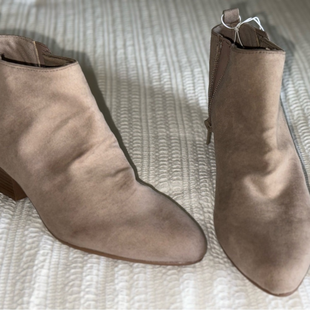Old navy Elegant Tan Ankle Boots